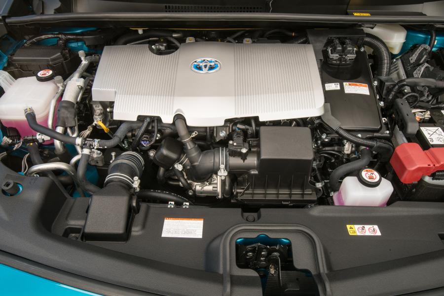 Моторный отсек Toyota Prius Prime 2016 года  (NA) (фото 6 из 55)